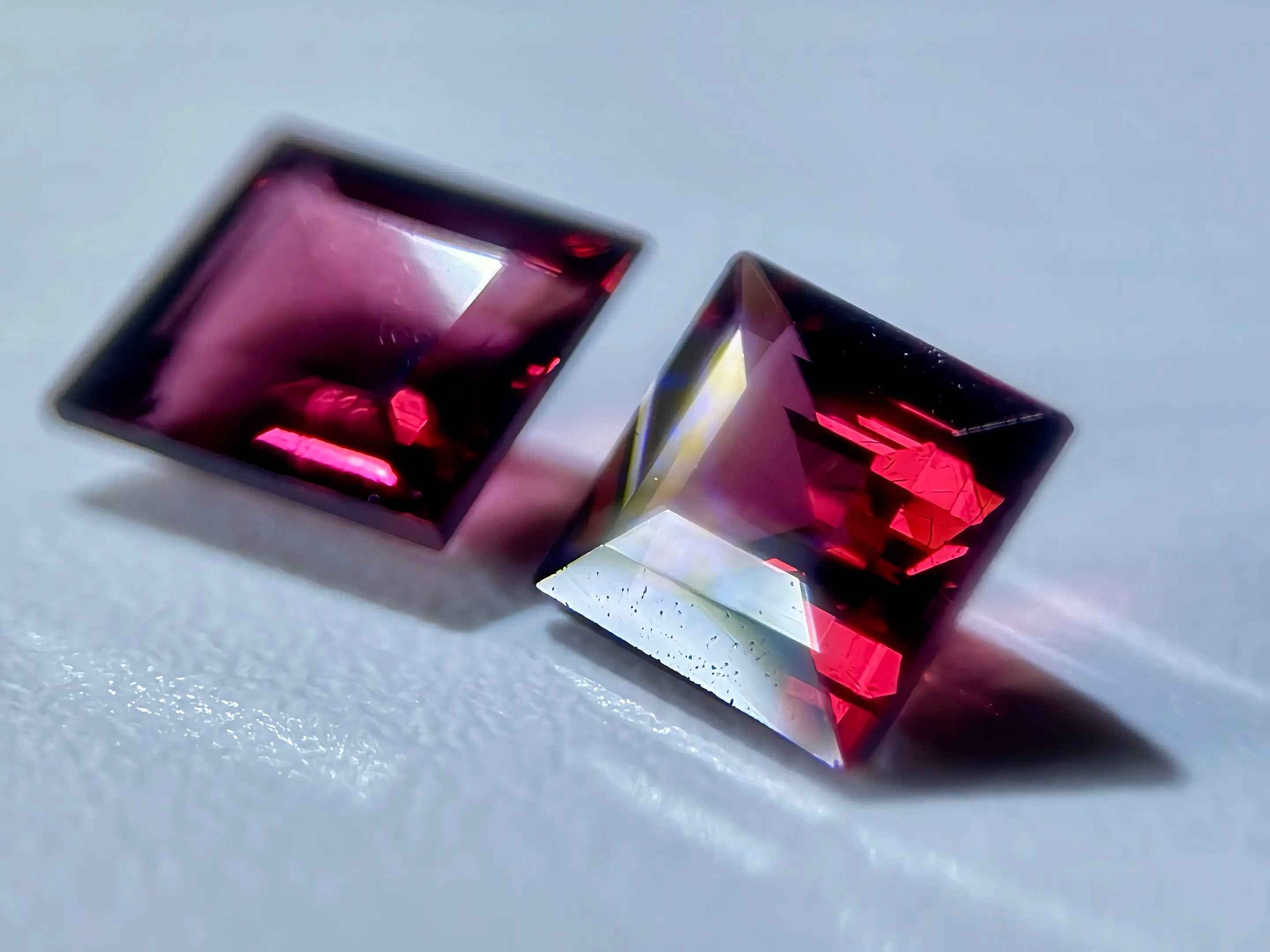 (2.39ct) Natural Rhodolite Garnet -(MATCHING PAIR)- VS Clarity Untreated (WAV42)