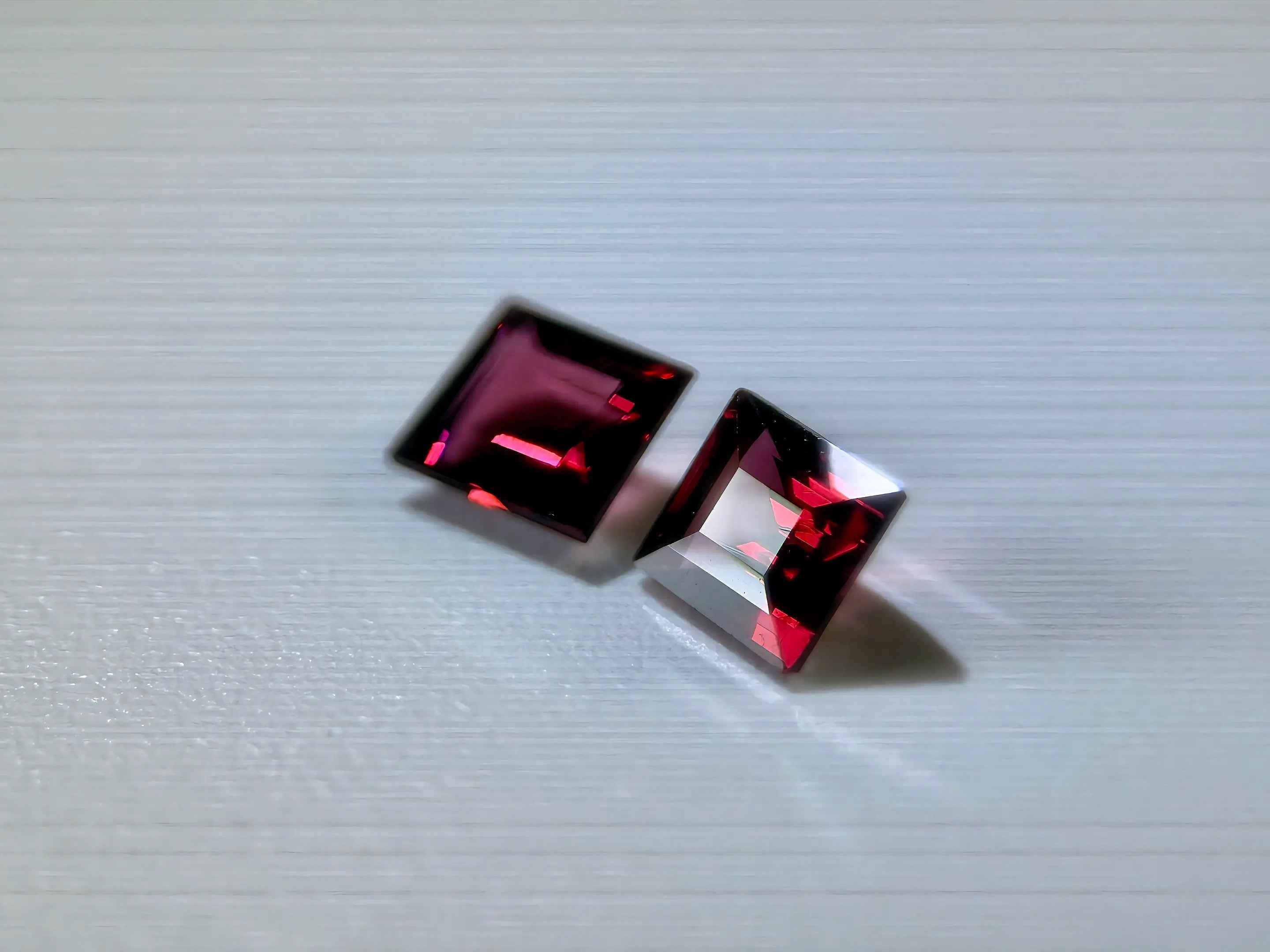 (2.39ct) Natural Rhodolite Garnet -(MATCHING PAIR)- VS Clarity Untreated (WAV42)