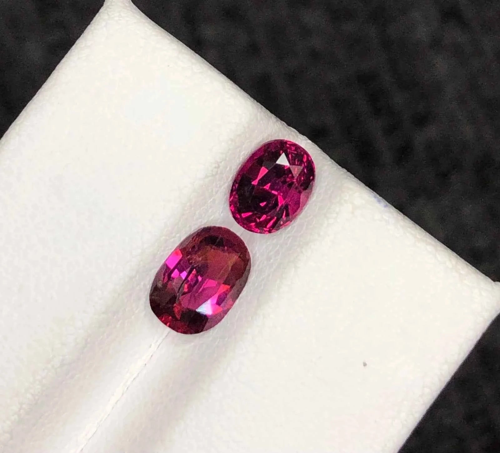 (2.42ct) Natural Rhodolite Garnet - Precision Oval Cut (PAIR) - VS Clarity Untreated Gemstone (WAV47)