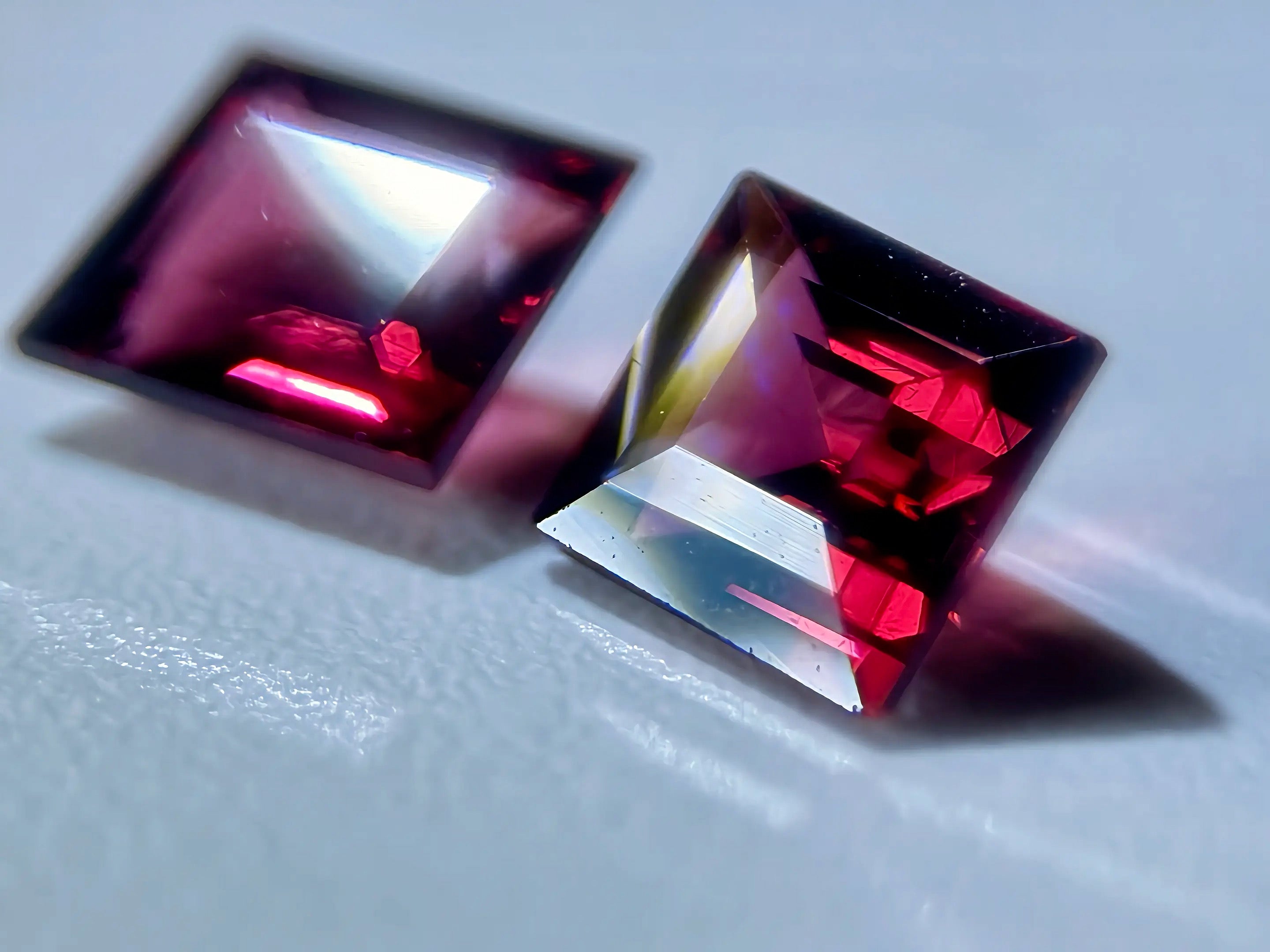 (2.39ct) Natural Rhodolite Garnet -(MATCHING PAIR)- VS Clarity Untreated (WAV42)