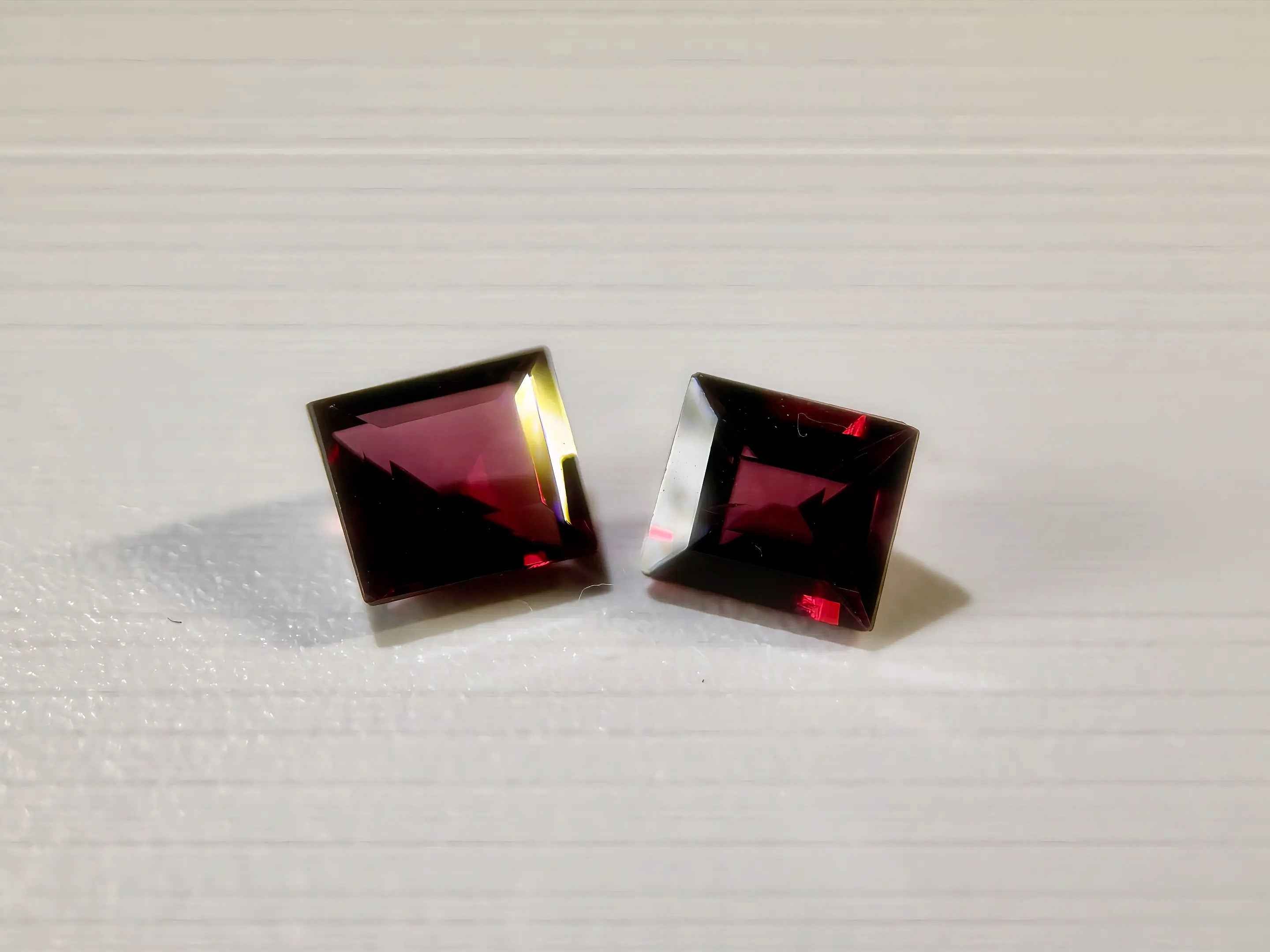 (2.39ct) Natural Rhodolite Garnet -(MATCHING PAIR)- VS Clarity Untreated (WAV42)