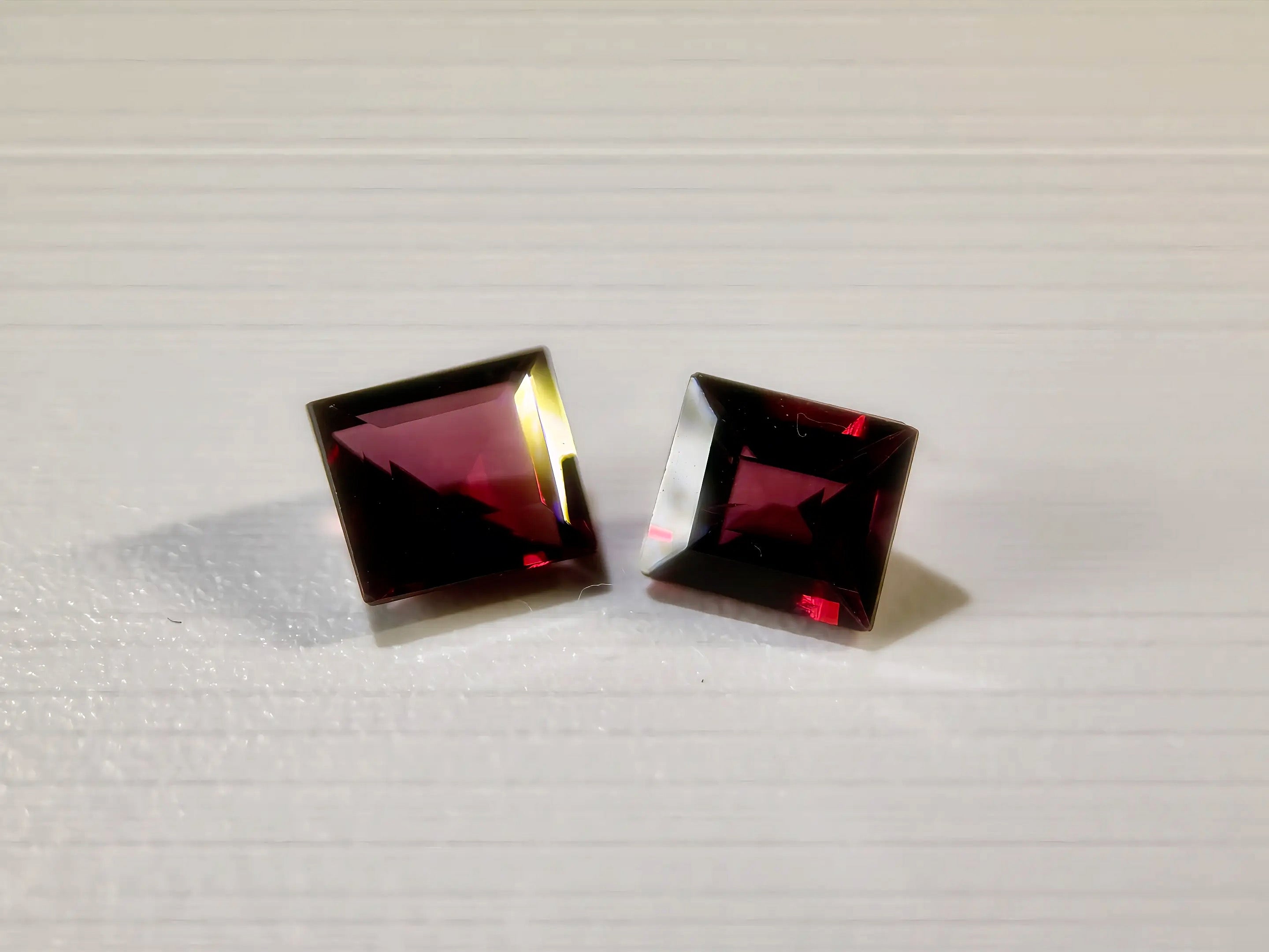 (2.39ct) Natural Rhodolite Garnet -(MATCHING PAIR)- VS Clarity Untreated (WAV42)