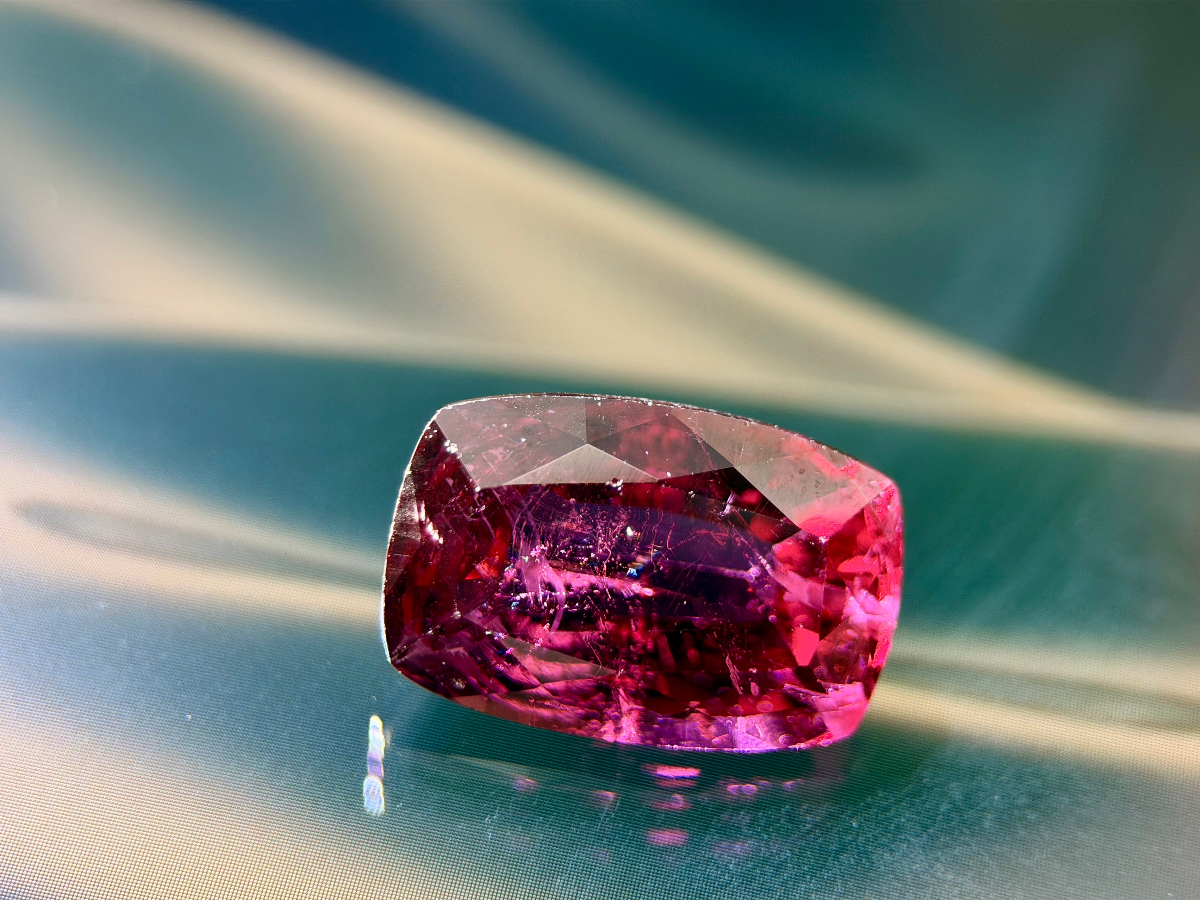 (5.75ct) Natural Rhodolite Garnet - Fancy Cushion Cut - Untreated Sri Lanka (WAV32)