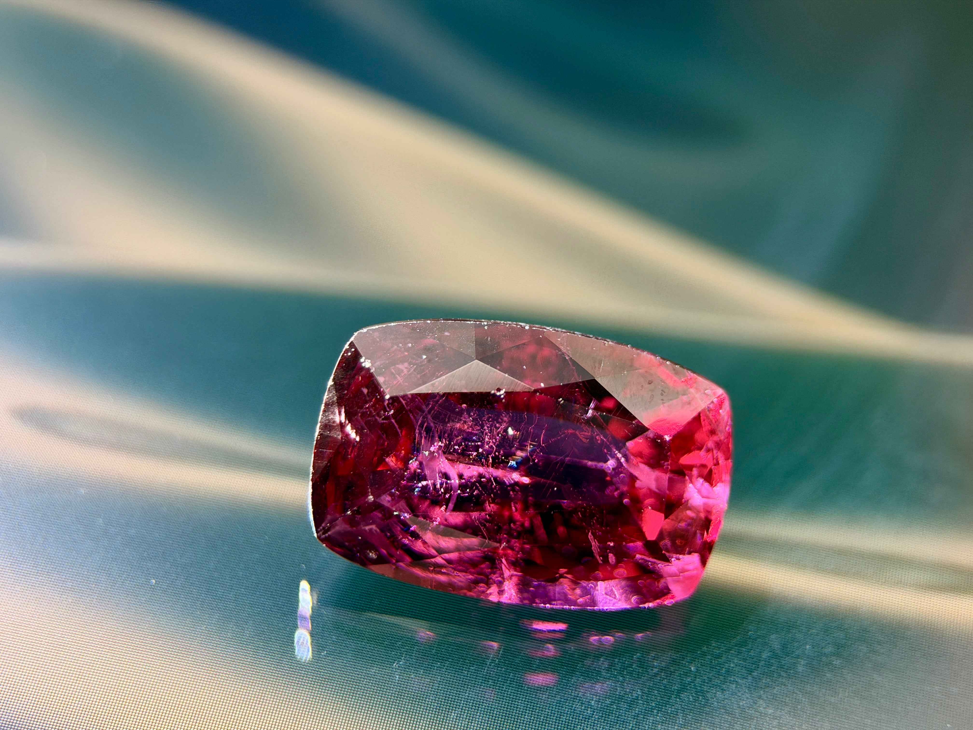 (5.75ct) Natural Rhodolite Garnet - Fancy Cushion Cut - Untreated Sri Lanka (WAV32)