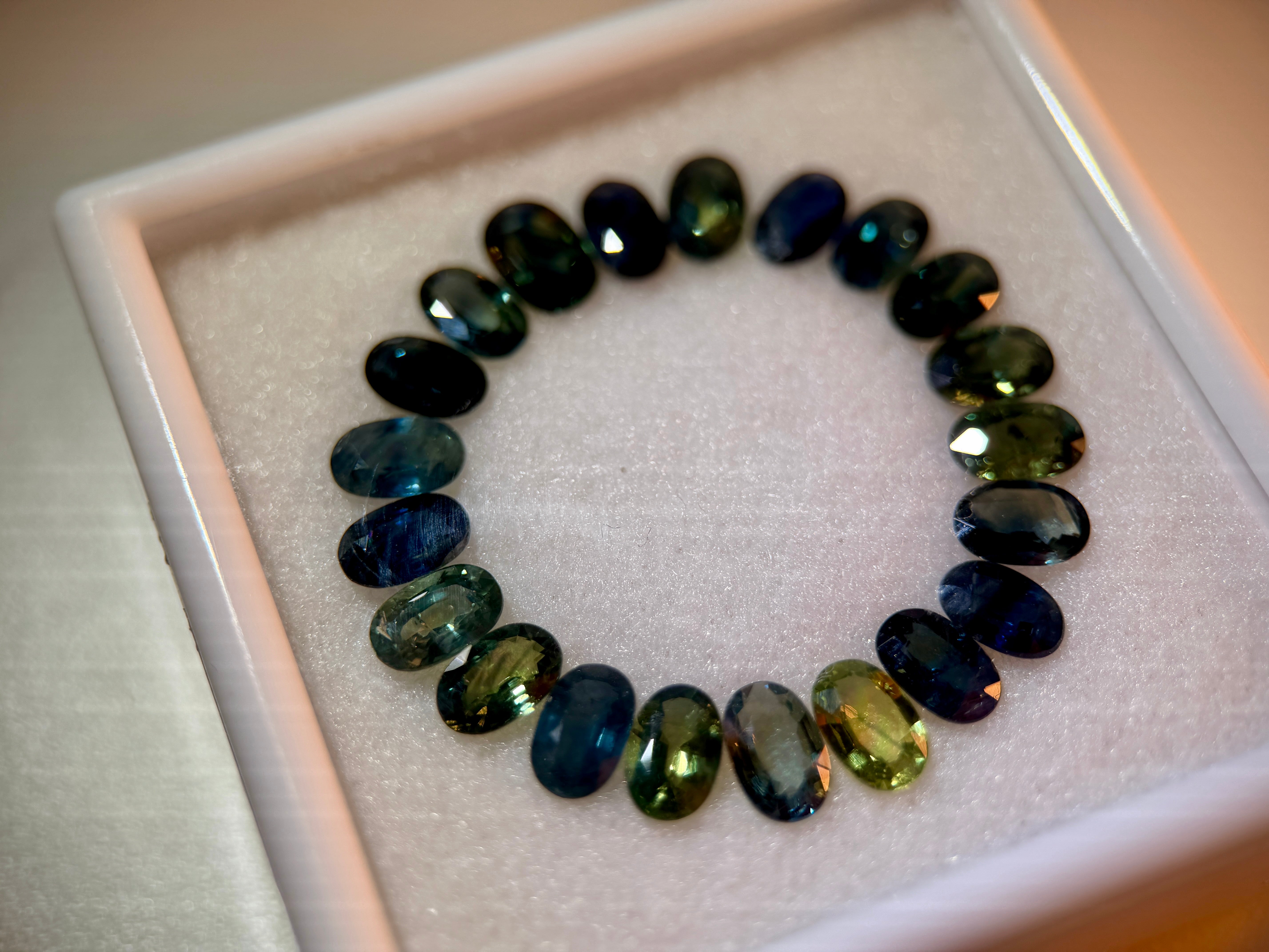 (11.47 Karat Gesamtgewicht) Elite Australischer Teal-Saphir-Posten - Präzisions-Oval-Brillant (WAVS8)