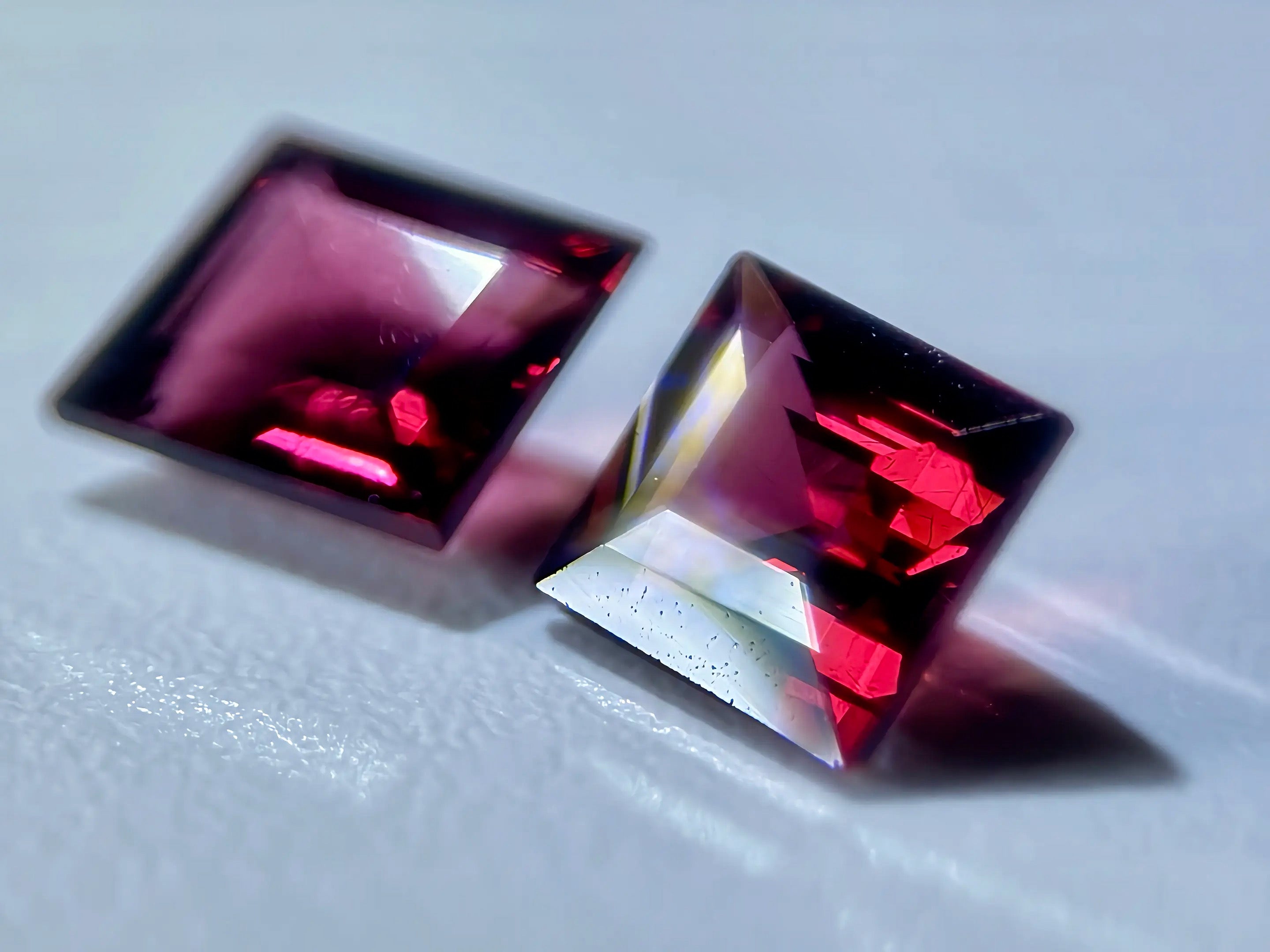 (2.39ct) Natural Rhodolite Garnet -(MATCHING PAIR)- VS Clarity Untreated (WAV42)