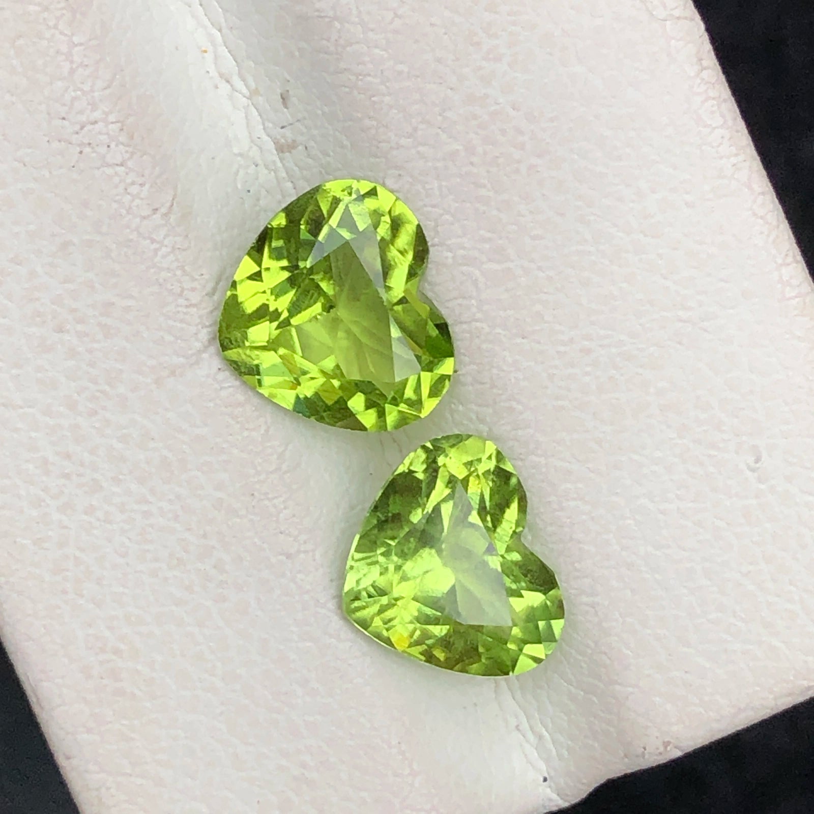 3.46ctw Natürliches grünes Peridot-Paar - Seltene Herzform - Afghanischer Herkunft (WAV70)