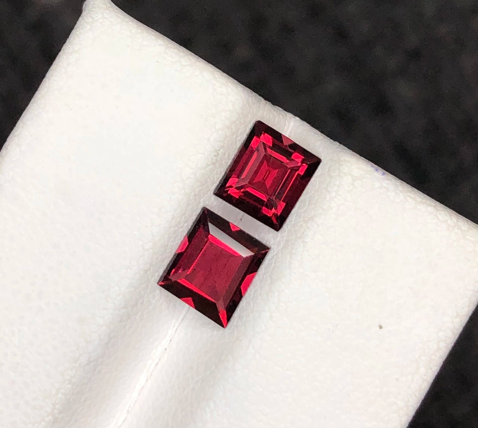 (2.39ct) Natural Rhodolite Garnet -(MATCHING PAIR)- VS Clarity Untreated (WAV42)