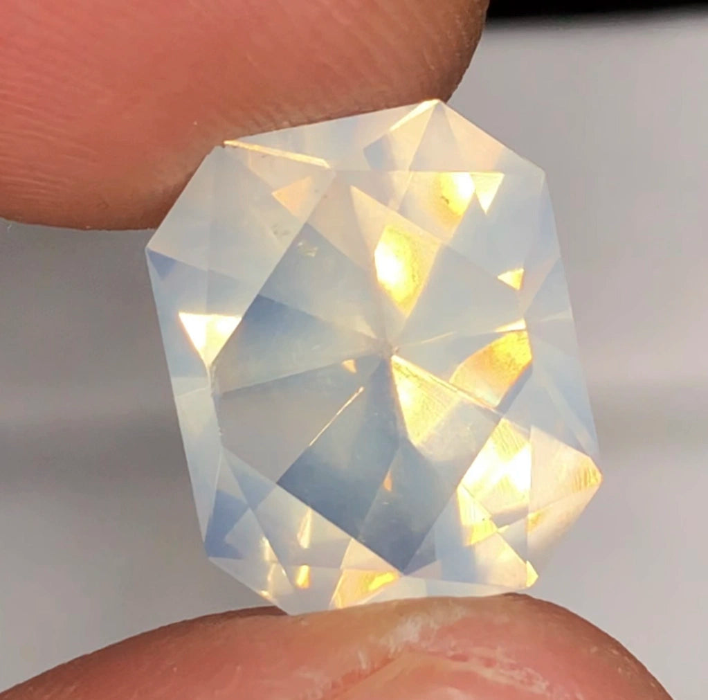 9.28ct Natural Milky Quartz (Feldspar) - Precision Cut - Ethereal "Moonlight" Glow (WAV86)