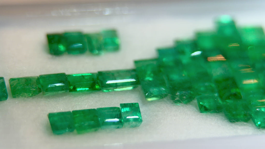 (10.33) Columbian Emerald Melee Parcel (WAVS6)