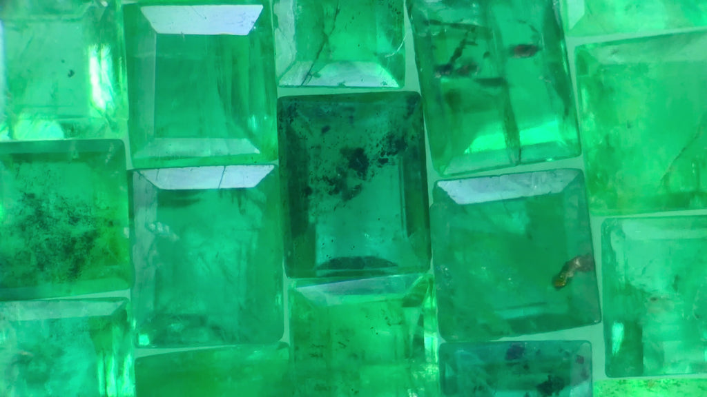 (10.33) Columbian Emerald Melee Parcel (WAVS6)