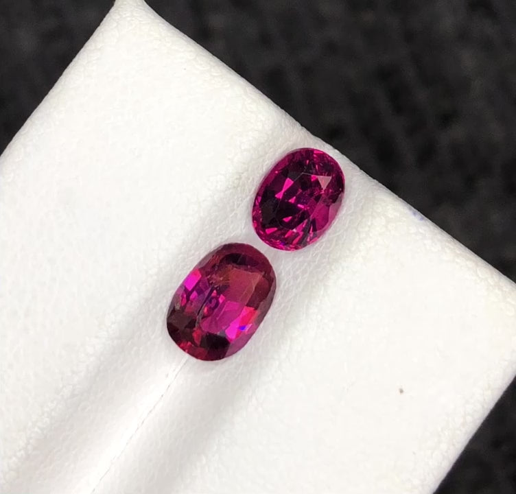 (2.42ct) Natural Rhodolite Garnet - Precision Oval Cut (PAIR) - VS Clarity Untreated Gemstone (WAV47)