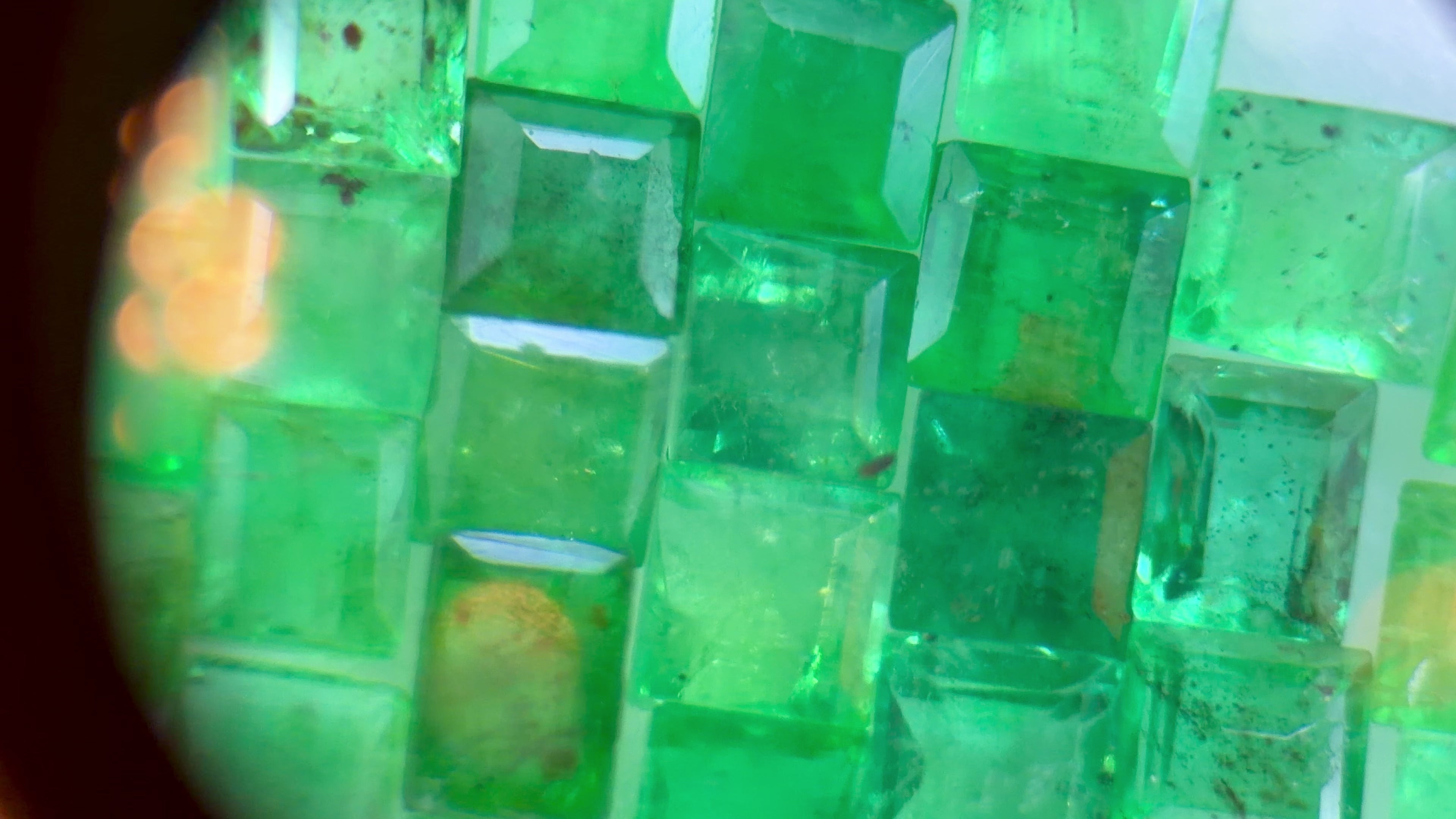 (10.33) Columbian Emerald Melee Parcel (WAVS6)