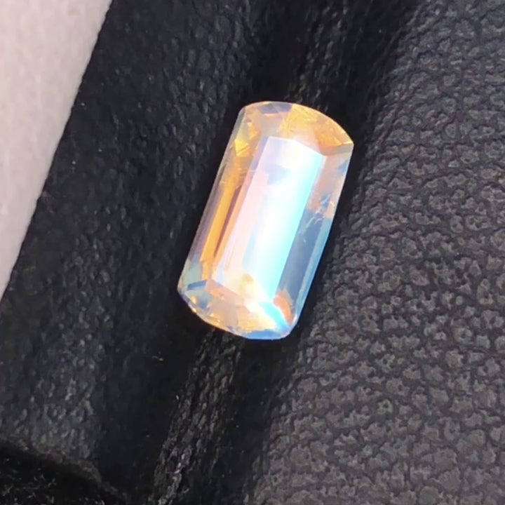 0.99ct Natural Rainbow Moonstone - Vivid Blue Flash - Top Quality Eye-Clean Gem (WAV81)