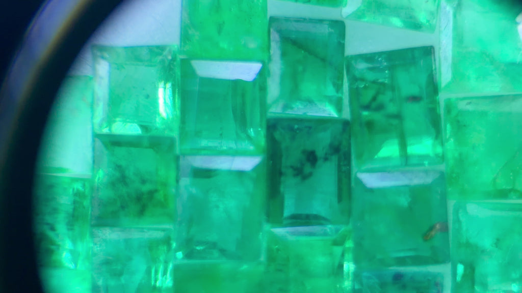 (10.33) Columbian Emerald Melee Parcel (WAVS6)